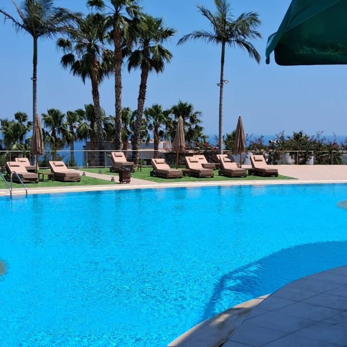 Chnaris-Pool1