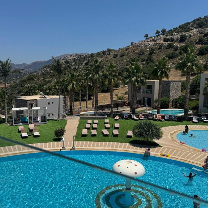 Chnaris-Pool13
